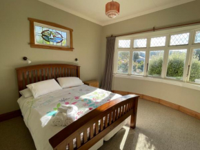 NO PARTY ALLOWED, Peaceful, Spacious, central Petone, free unlimited Fibre Wi-Fi & free parking